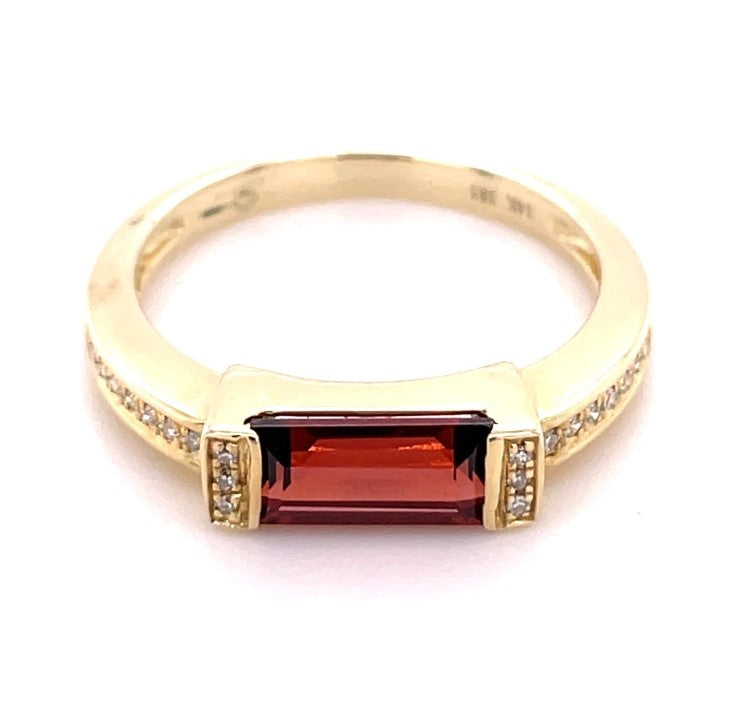 14K YELLOW GOLD GARNET AND DIAMOND RING