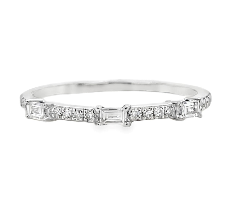 14K WHITE GOLD DIAMOND RING  #130-00115