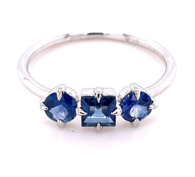 14K WHITE GOLD SAPPHIRE RING