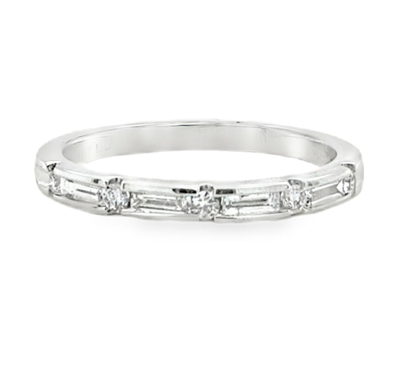 14K WHITE GOLD DIAMOND RING  #110-00178
