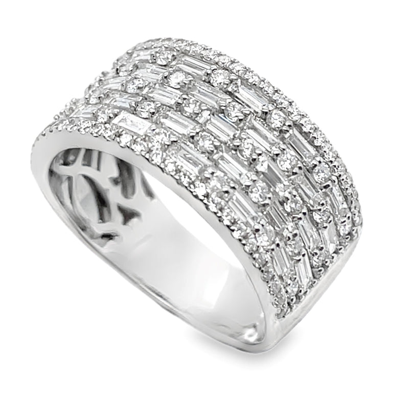 18K WHITE GOLD DIAMOND RING  #130-00189